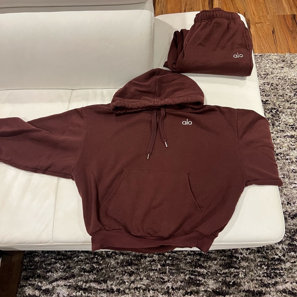 ALO Yoga Women's Hoodie and Joggers - Picture 4 of 5